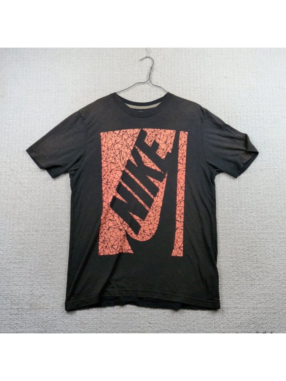 Nike Big Red Abstract Swoosh Logo Graphic Print T-Shirt Size L Black Essential
